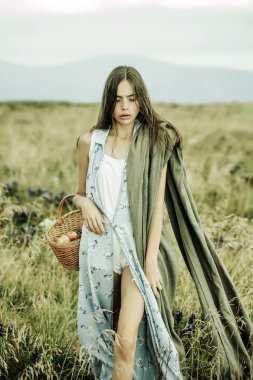 Sahada oldukça sevimli esmer