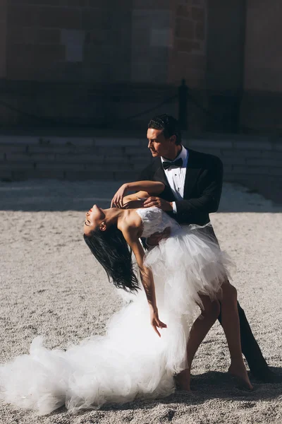 seksi çift güneşli dans düğün açık