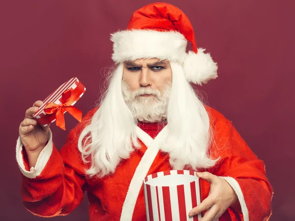 Serious Christmas man with gift — Stock Photo, Image
