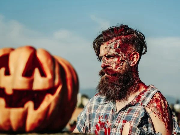 Cadılar Bayramı Balkabağı ve zombi adam — Stok fotoğraf