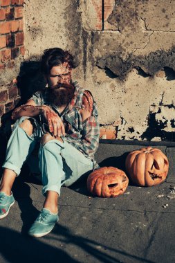 Zombi adam halloween pumpkins ile