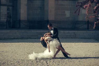 seksi çift güneşli dans düğün açık