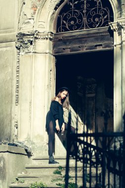 eski Binası yakınındaki moda kadın