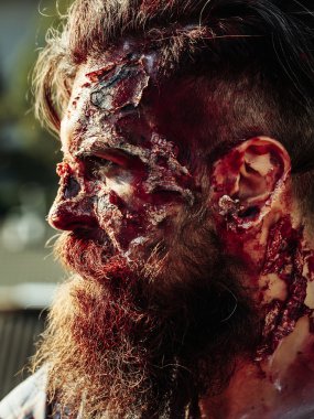 Sakallı zombi adam
