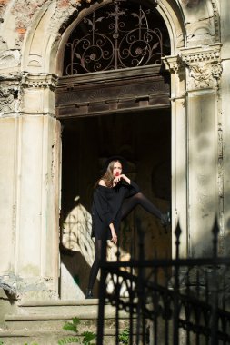 eski Binası yakınındaki moda kadın