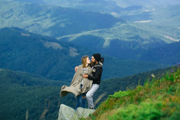 Romantic couple on mountain top — Stock Photo, Image