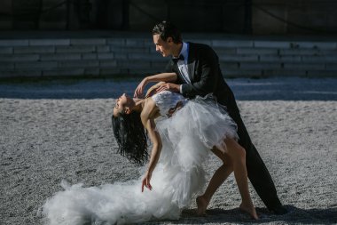 seksi çift güneşli dans düğün açık