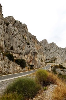 Dolambaçlı yol tehlikeli Eğriler ile