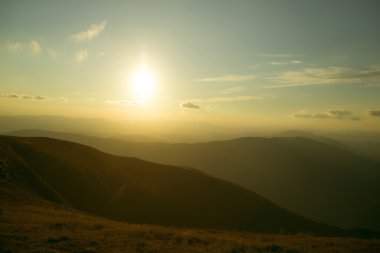 Gün batımı ile güzel dağ zirveleri