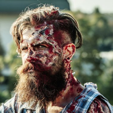 Sakallı zombi adam