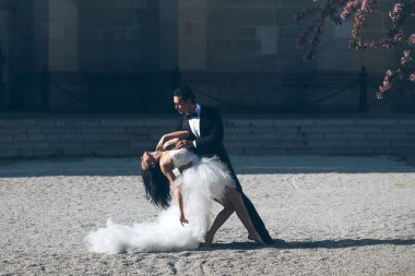 seksi çift güneşli dans düğün açık