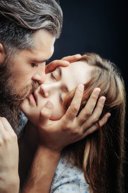 Seksi çift öpücüğü