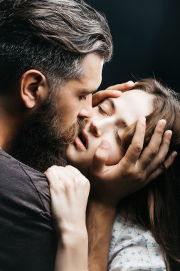 Seksi çift öpücüğü