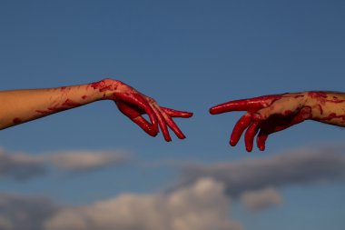 Kanlı zombi eller