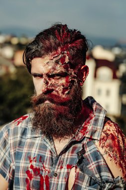 Kanlı zombi adam sakallı