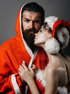 Noel Baba sakallı adam ve güzel kız