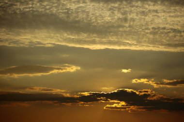 Karanlık gün batımı gökyüzü