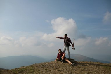 Adam ve kız Dağı'nda