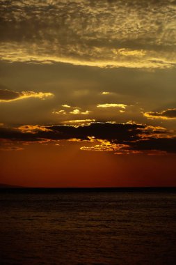 Deniz üzerinde muhteşem gökyüzü