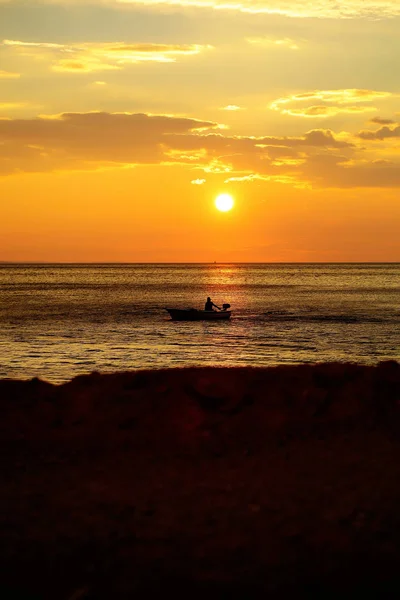 Ciel spectaculaire sur la mer — Photo