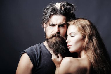 seksi erkek ve kadın kucaklayan
