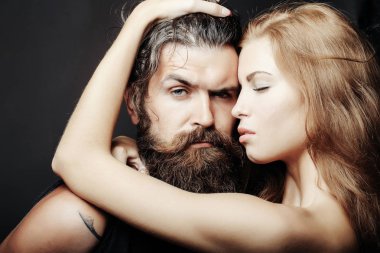 seksi erkek ve kadın kucaklayan