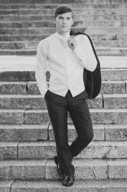 genç yakışıklı damat