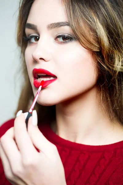 Ragazza sexy con rossetto rosso — Foto Stock