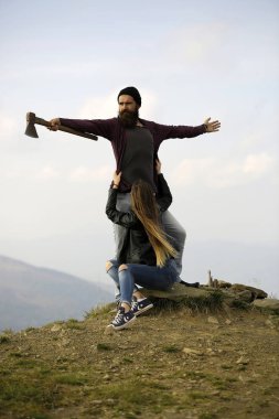 Adam ve kız Dağı'nda