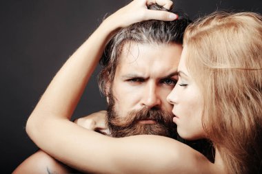 seksi erkek ve kadın kucaklayan