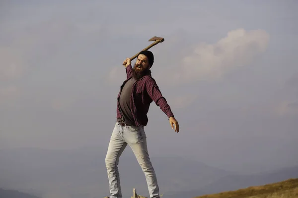 Bearded man with ax on mountain — Stock Photo, Image