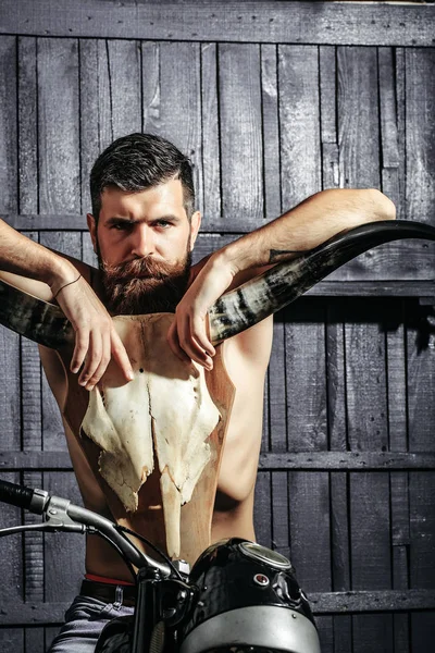 Vousatý muž bokovky biker — Stock fotografie