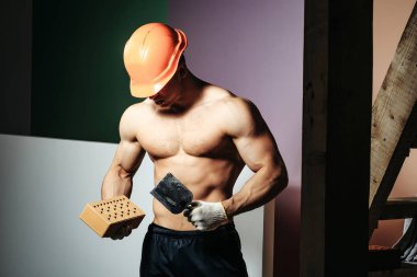 merdiven üzerinde seksi kaslı adam Oluşturucu