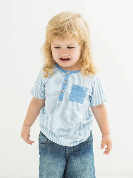 Roztomilý baby boy výkřiky — Stock fotografie