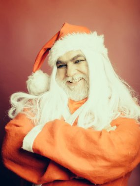 Noel adam gülümsüyor