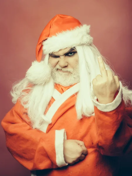 크리스마스 남자 보여주는 가운데 손가락 — 스톡 사진