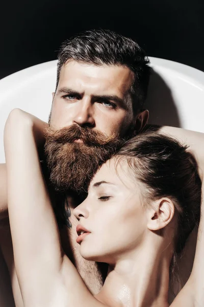 Człowiek i dziewczyna w kąpieli — Zdjęcie stockowe