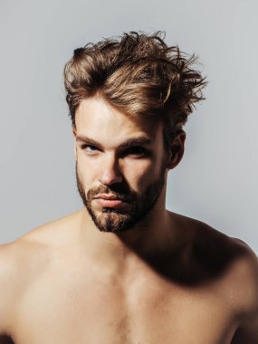 Seksi sarışın yakışıklı genç