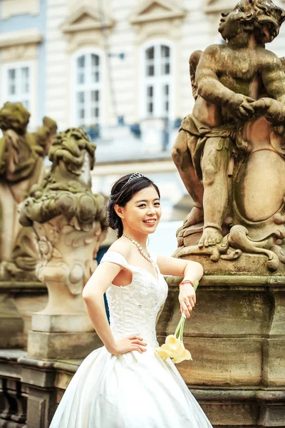 中国のかわいい若い花嫁 — ストック写真