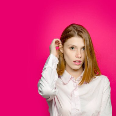 oldukça şık seksi sarışın kız