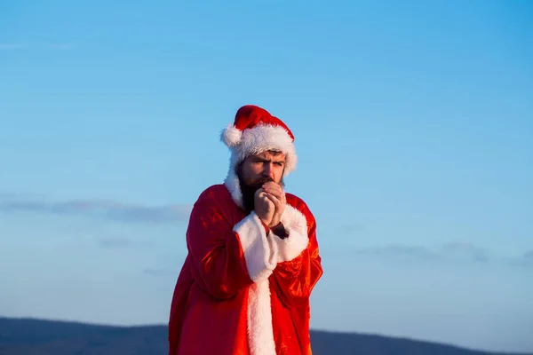 クリスマス バッドサンタ屋外 — ストック写真