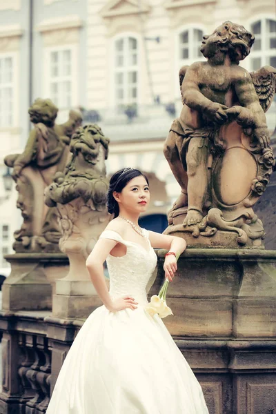 Chinês bonito jovem noiva — Fotografia de Stock