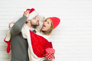 Genç seven Noel çift mutlu