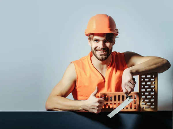 Sexy musculoso hombre constructor —  Fotos de Stock