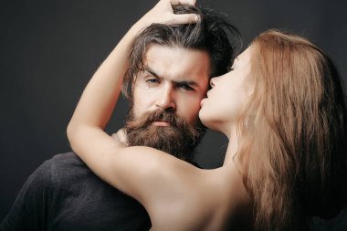 seksi erkek ve kadın kucaklayan