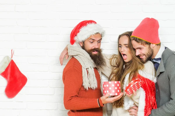 Ung överraskade jul personer isolerade — Stockfoto