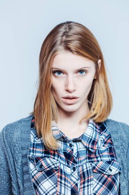 Kızıl saçlı güzel kız