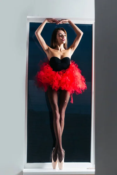 Sexy ballerina ragazza a finestra — Foto Stock