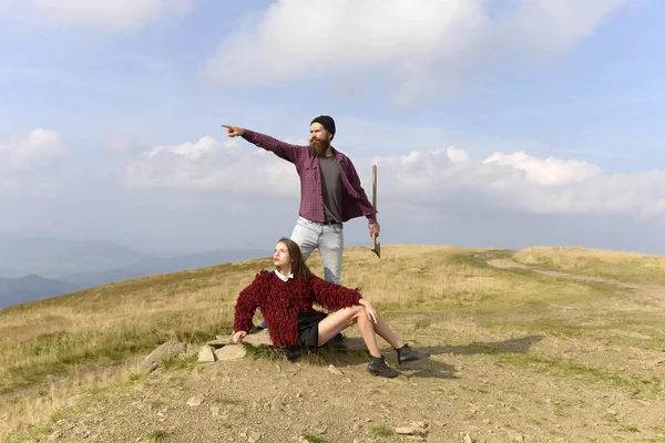 Couple on mountain top — Stock Photo, Image