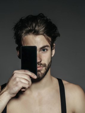 yakışıklı erkek ile smartphone